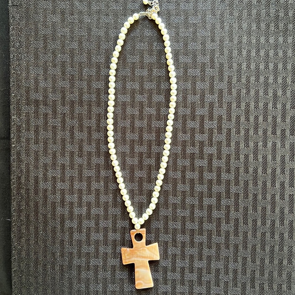 Vintage Pearl necklace with cross pendant